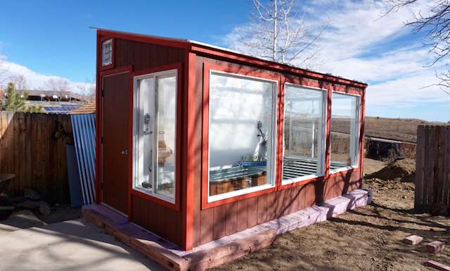 Serre solaire autonome par Ceres Greenhouse Solutions