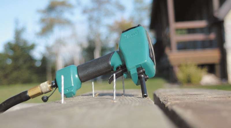 The nail puller Pneumatic tool for reclaiming old lumber