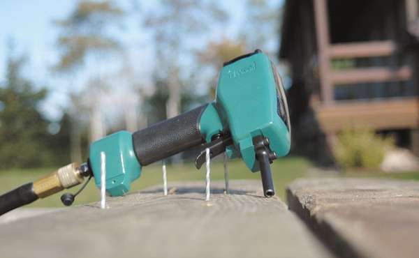 The nail puller Pneumatic tool for reclaiming old lumber