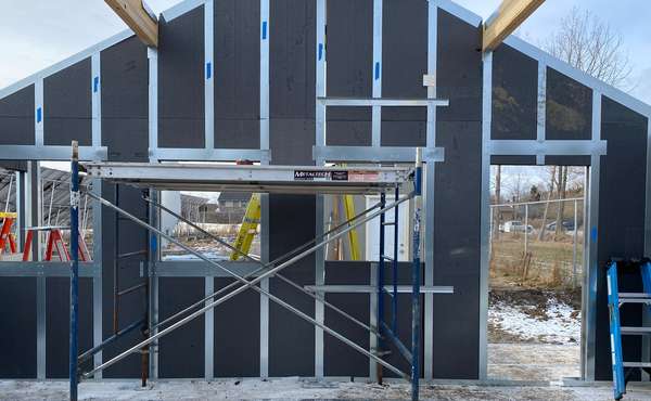Black Graphite EPS foam Panels as Part of a Prefab Wall. Image © Feris Buid Tech