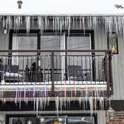 Ice dams on roofs & how to fix them