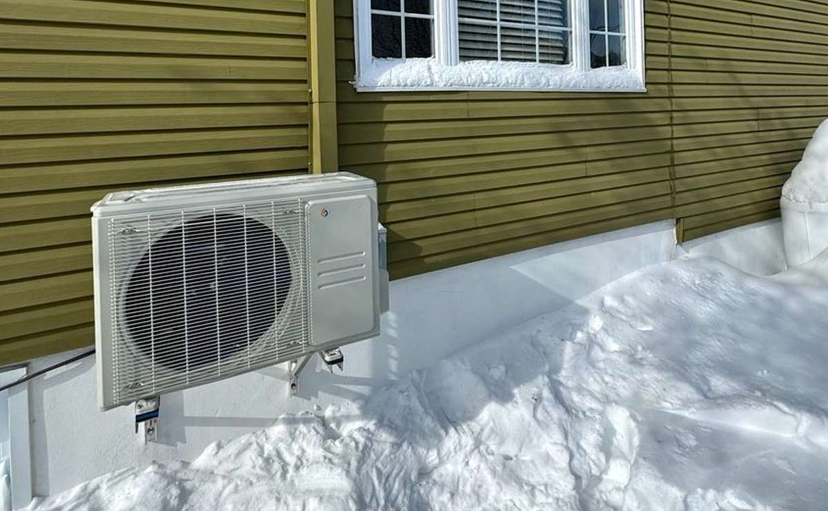 Heat pump for cold climate Quebec homes, eligible for 2025 subsidies