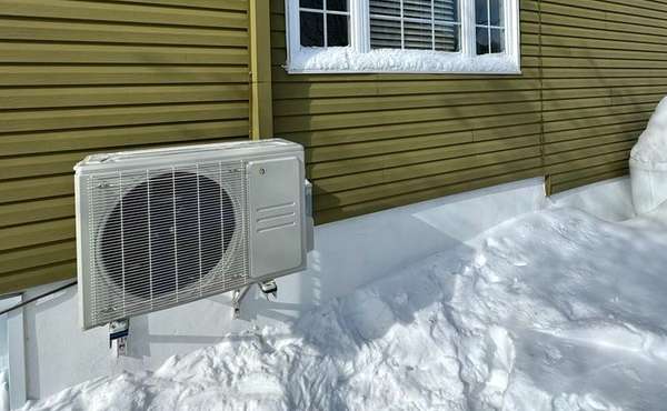 Heat pump for cold climate Quebec homes, eligible for 2025 subsidies