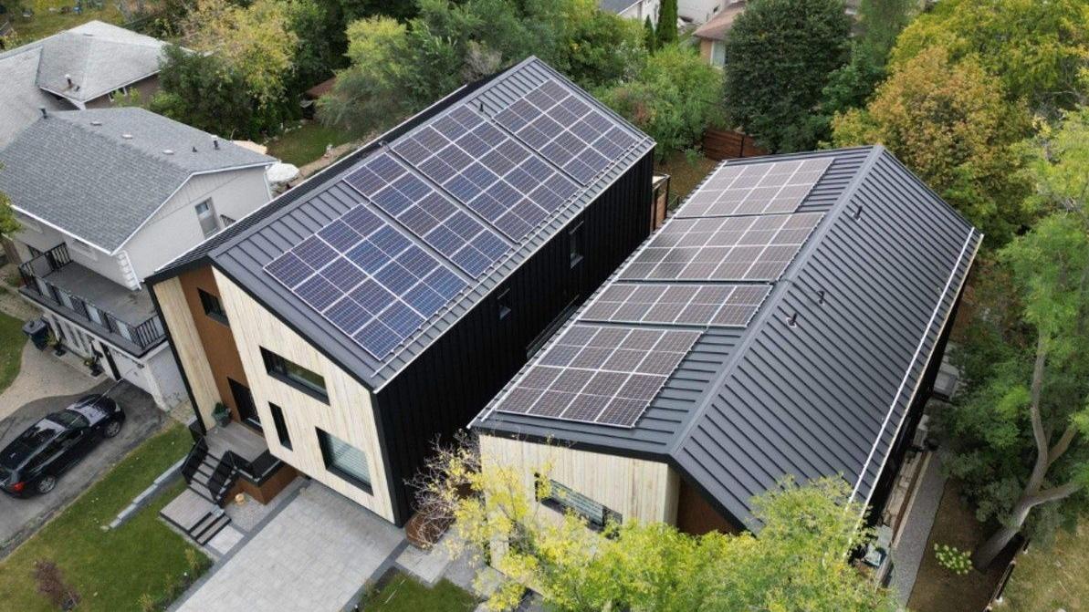 Combing solar panels with batteries and heat pumps for off grid heating