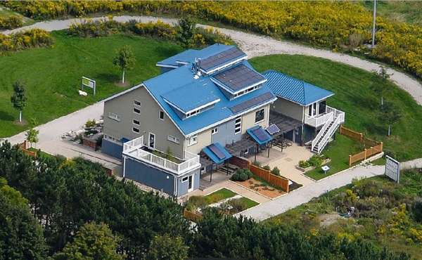 Comparing ground source and air source heat pumps