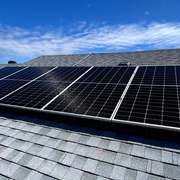 Rooftop solar panel installation on a modern residential home © Solify Solar