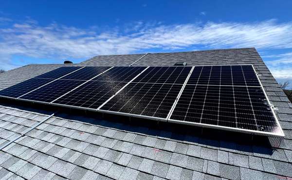 Rooftop solar panel installation on a modern residential home © Solify Solar