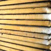 Closed-cell structure of rigid foam insulation board with trapped gas