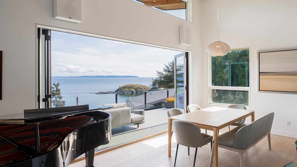 The residence at 242 Shore Lane © Custom Coastal Homes
