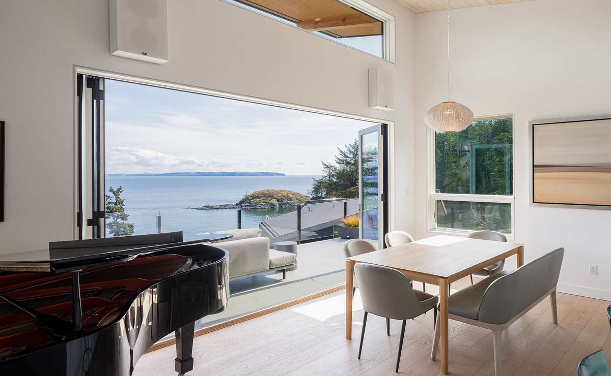 The residence at 242 Shore Lane © Custom Coastal Homes