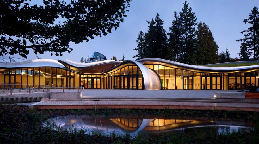 クロード・モネ、GARDEN HOUSE ON THE BANKS OF THE VanDusen Botanical Garden Visitor Centre - Ecohome