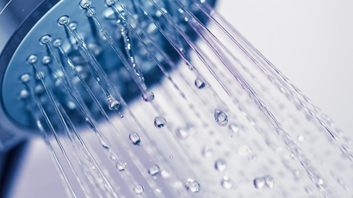 Les pommes de douche à faible débit valent-elles le coût ?