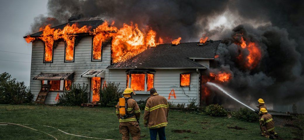 Cómo construir viviendas y protegerlas para prevenir incendios forestales