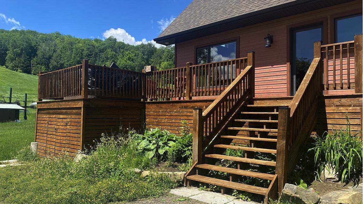How to restore a cedar wood deck easily