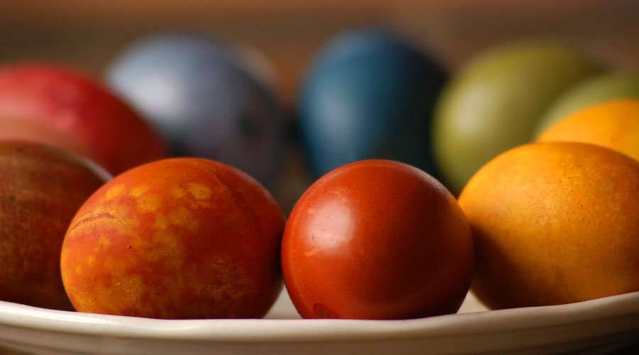 Non-toxic, naturally-dyed Easter eggs