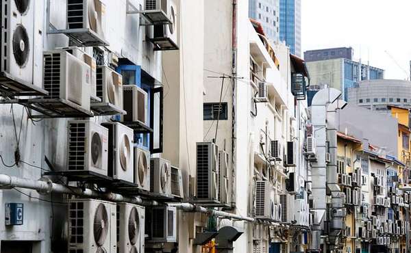 Reducing the Need For Air Conditioning and Staying Cool in Hot Weather