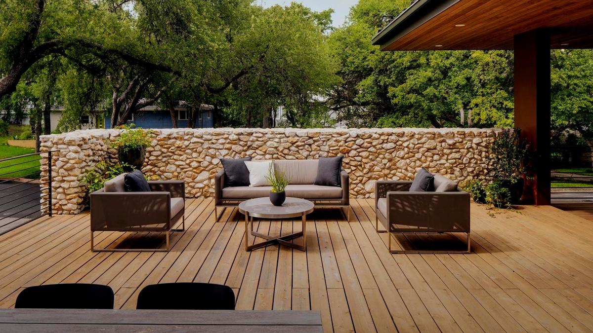 A Beautiful and Durable Cedar Deck