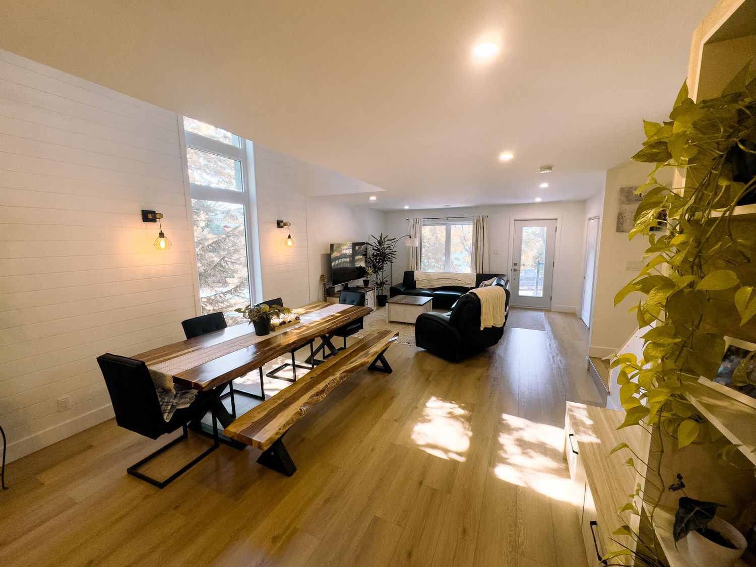 Salle à manger d'un projet de Bâtiments multi-résidentiels et tours d'habitations près de Québec/Lévis (Ville de Québec) de Groupe Habitech
