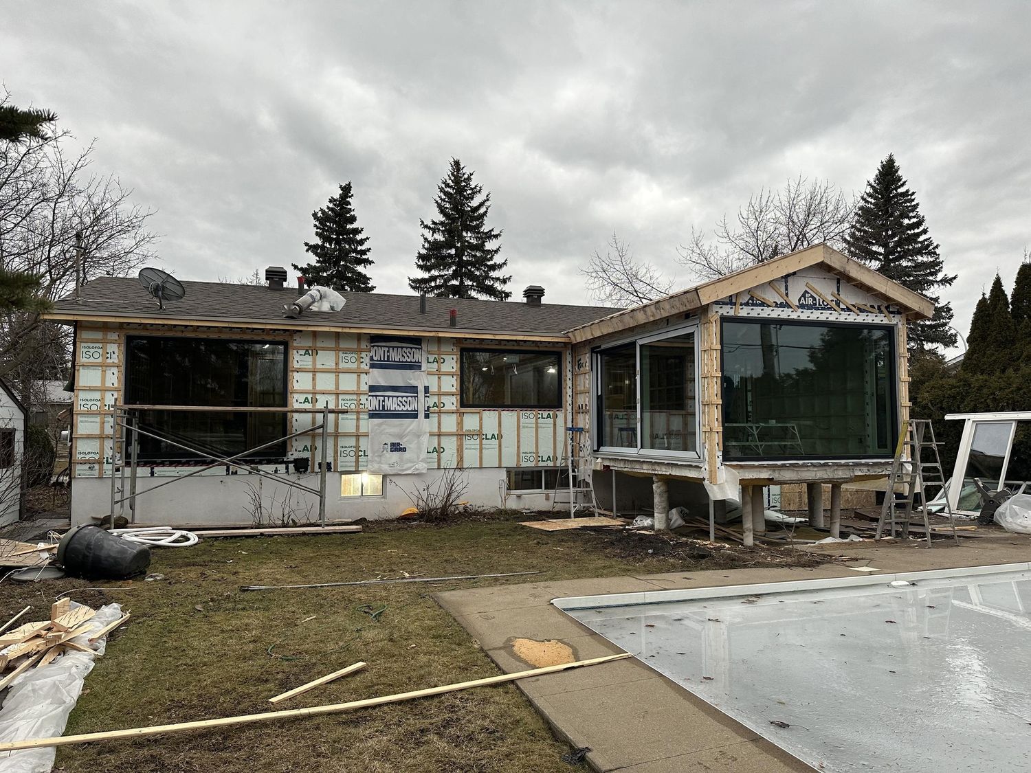 Travaux - Extérieur d'un projet de Maisons unifamiliales près de Montréal/Laval/Longueuil (Grand Montréal) de Retrofit Construction