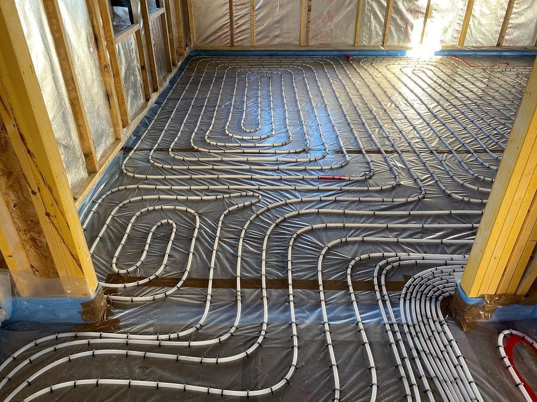 Mécanique du bâtiment d'un projet de Planchers chauffants hydroniques près de New York-Newark-Jersey City de Next Level Underfloor Heating and Screed Solutions