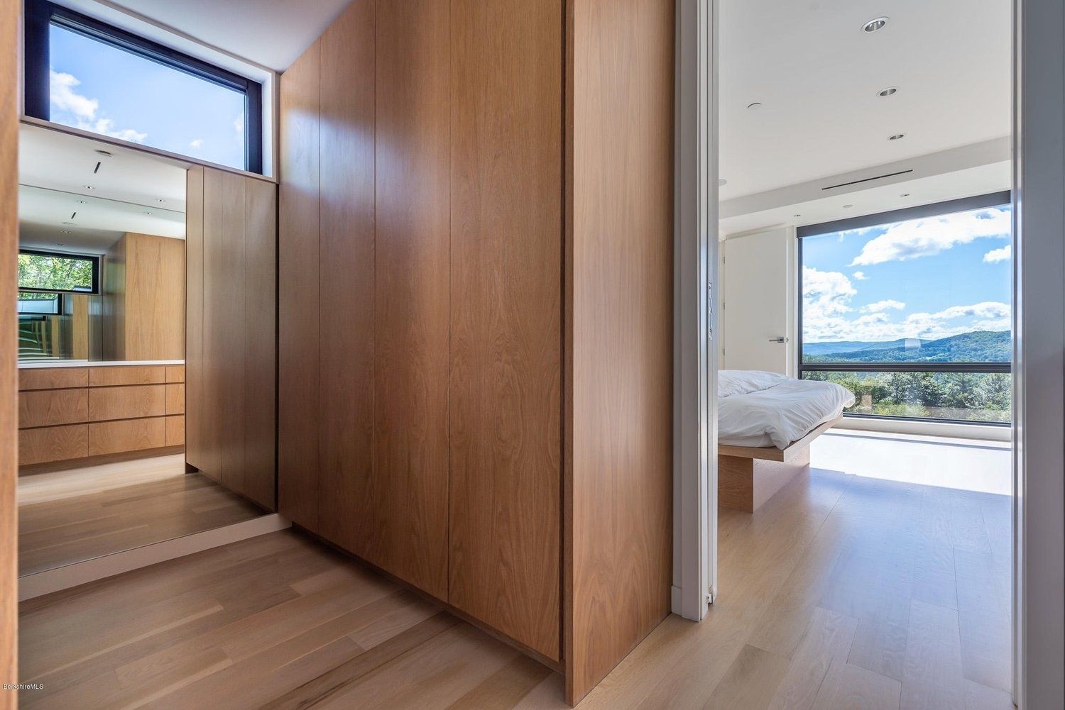 Walk-in et rangement d'un projet de Maisons usinées et modulaires près de Elmira-Corning de Resolution: 4 Architecture