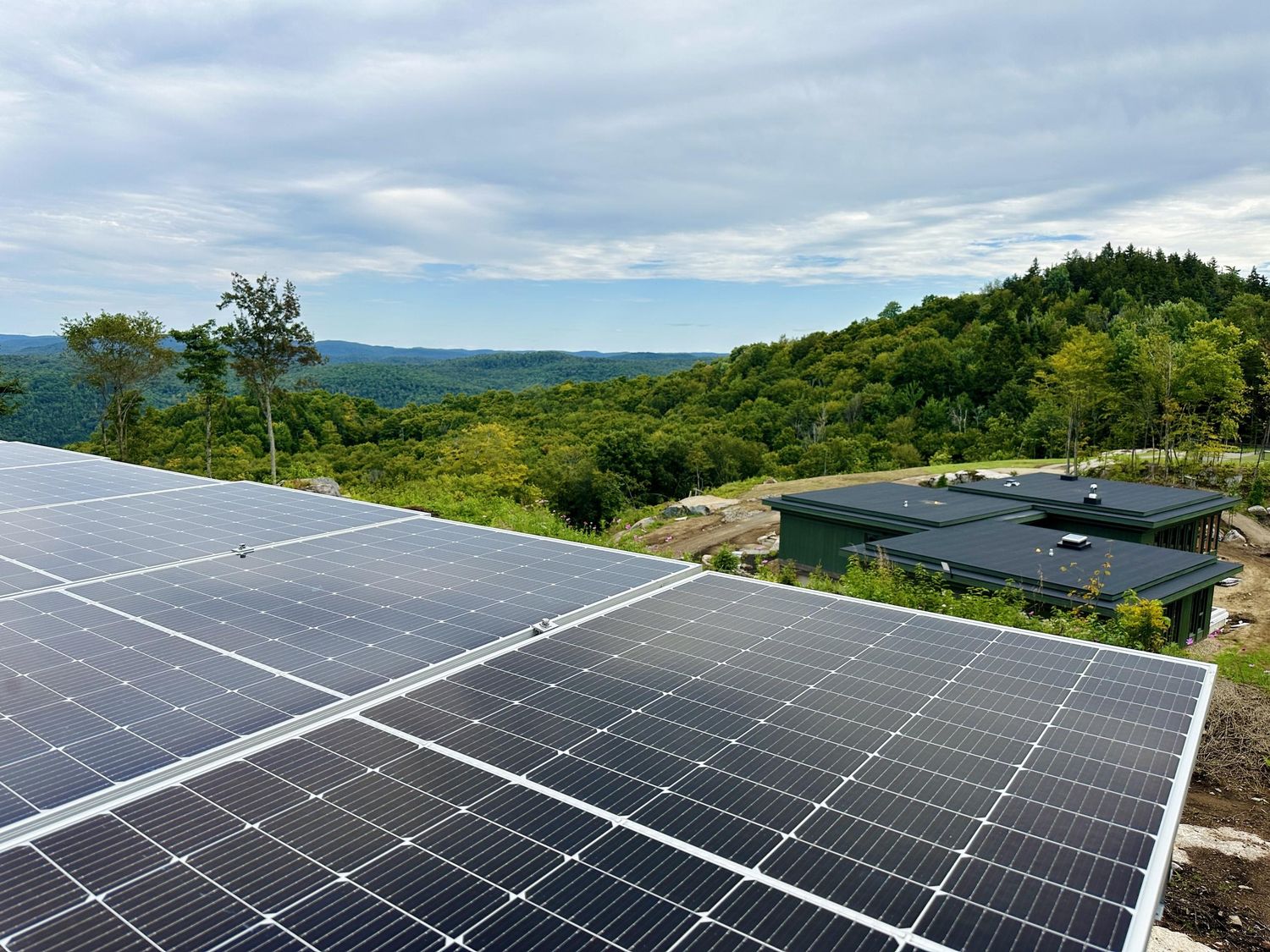 Mécanique du bâtiment d'un projet de Panneaux solaires photovoltaïques près de Saint-Jérôme/Blainville (Laurentides) de Alternative Solaire inc.