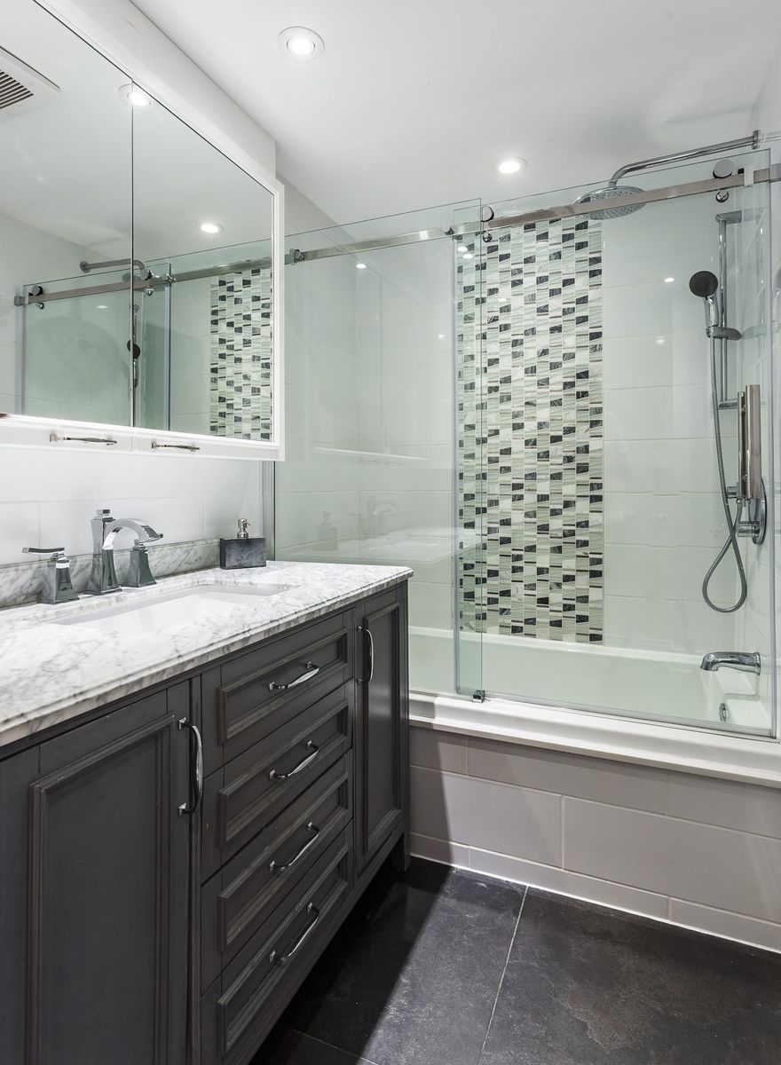 Salle de bain d'un projet de Agrandissements de maison près de Saint-Jérôme/Blainville (Laurentides) de Mara Design