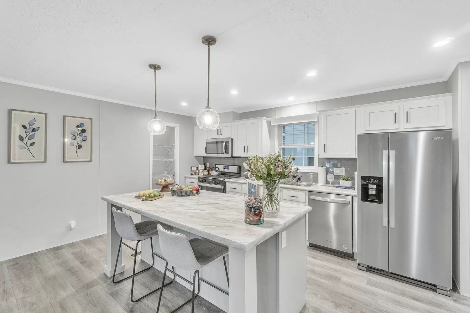 Cocina de un proyecto de tipo Desarrollos inmobiliarios cerca de Kalamazoo - Battle Creek por Colonial Manor