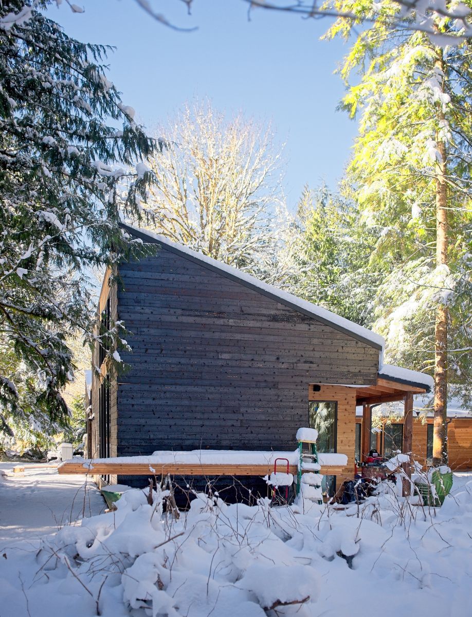 Façade avant d'un projet de Revêtement et parement extérieur près de Seattle - Tacoma - Olympia de Northwest Shou Sugi Ban, LLC