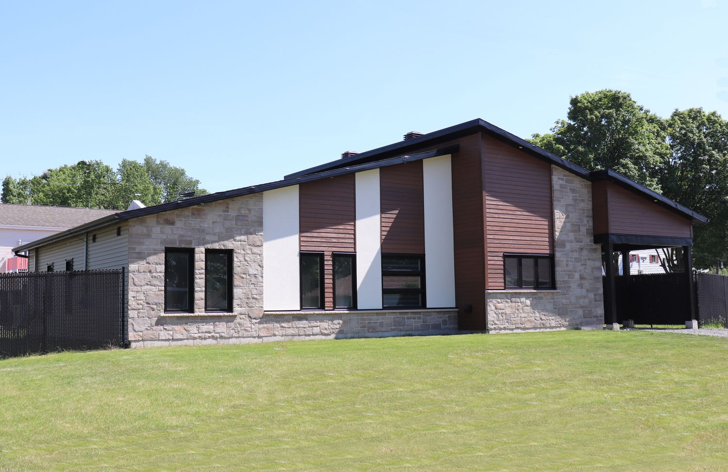 House Exterior from a Single family homes project near Drummondville (Centre-du-Québec) by Construction Thibodeau