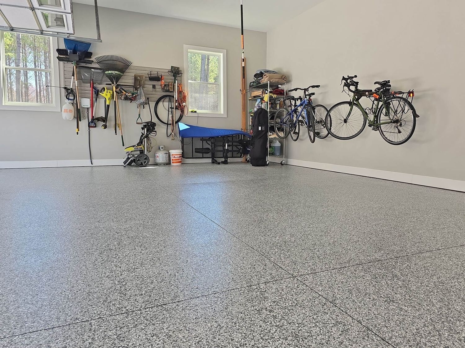 Garage et cabanon d'un projet de Planchers près de Chattanooga de Elite Floor Solutions