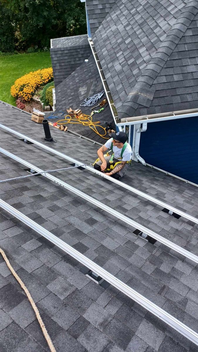 Toit terrasse d'un projet de Panneaux solaires photovoltaïques près de Montréal/Laval/Longueuil (Grand Montréal) de Alternative Solaire inc.