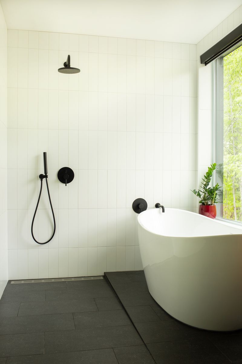 Bathroom from a Single family homes project near Sherbrooke (Estrie) by UrbanEco Construction