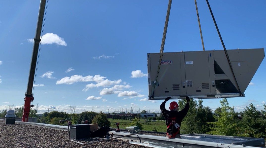 Travaux - Extérieur d'un projet de Thermopompes près de Saint-Jean-sur-Richelieu (Montérégie) de S. Air Fortier