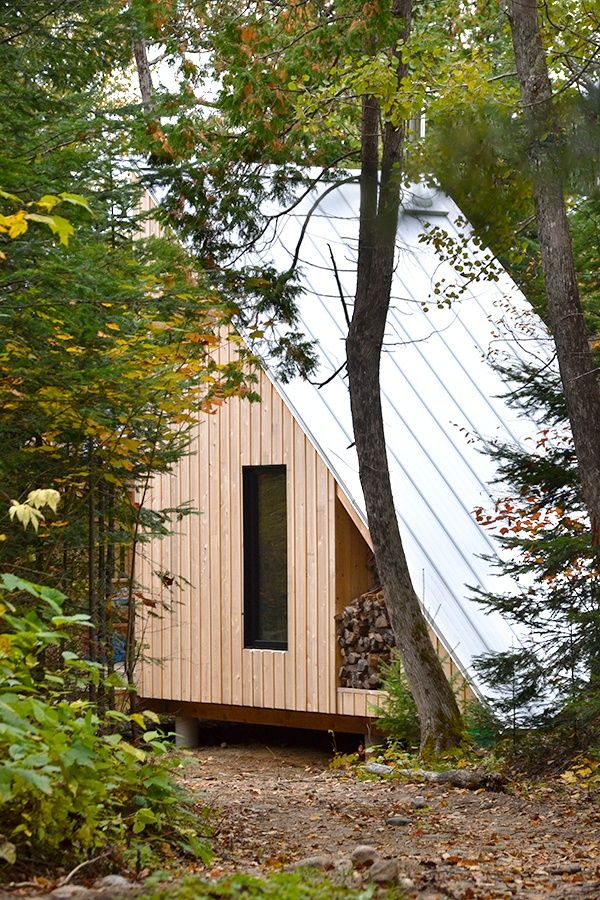 Patio trasero de un proyecto de tipo Mini casas cerca de Gatineau (Outaouais) por Atelier L'Abri