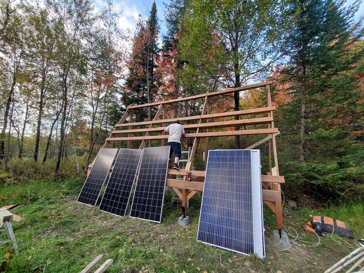 Mécanique du bâtiment d'un projet de Systèmes autonomes photovoltaïques près de Sherbrooke (Estrie) de Alternative Solaire inc.