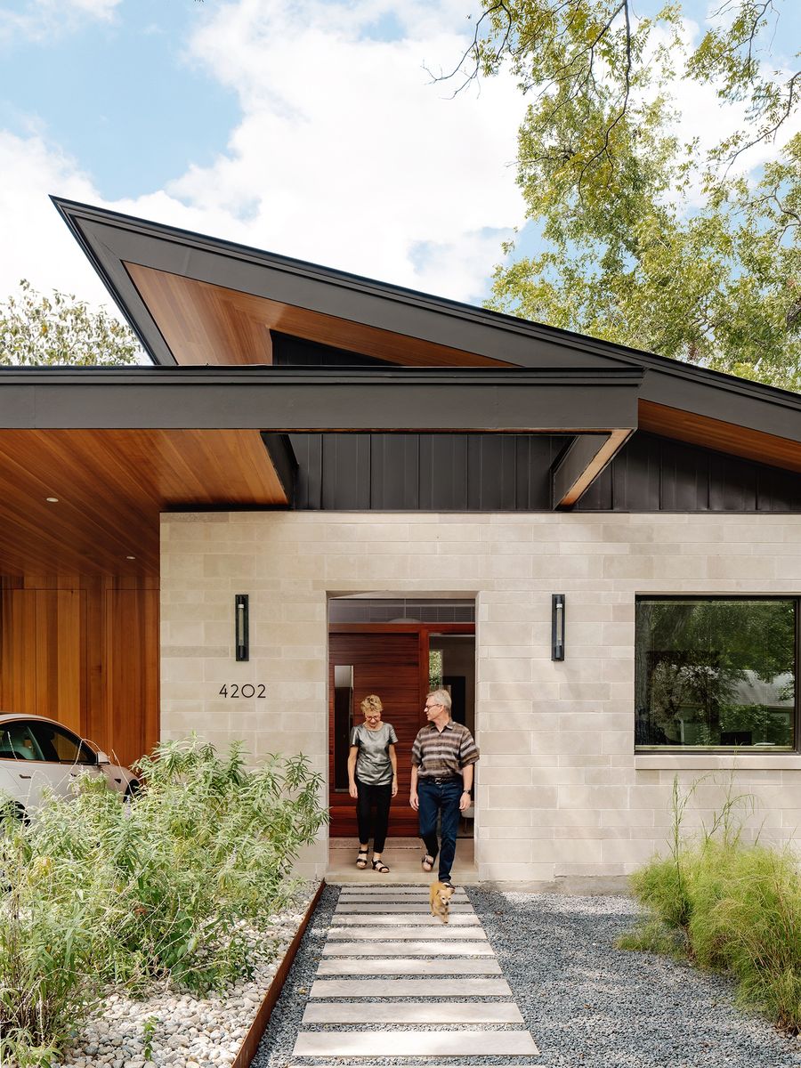 Pórtico y entrada de un proyecto de tipo Viviendas unifamiliares cerca de Austin por Clark Richardson Architects
