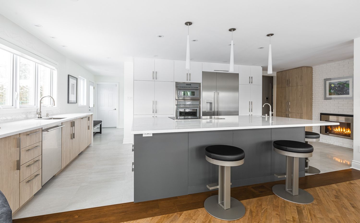 Cocina de un proyecto de tipo Diseño de interiores y distribución cerca de Montreal (Gran Montreal) por Mara Design