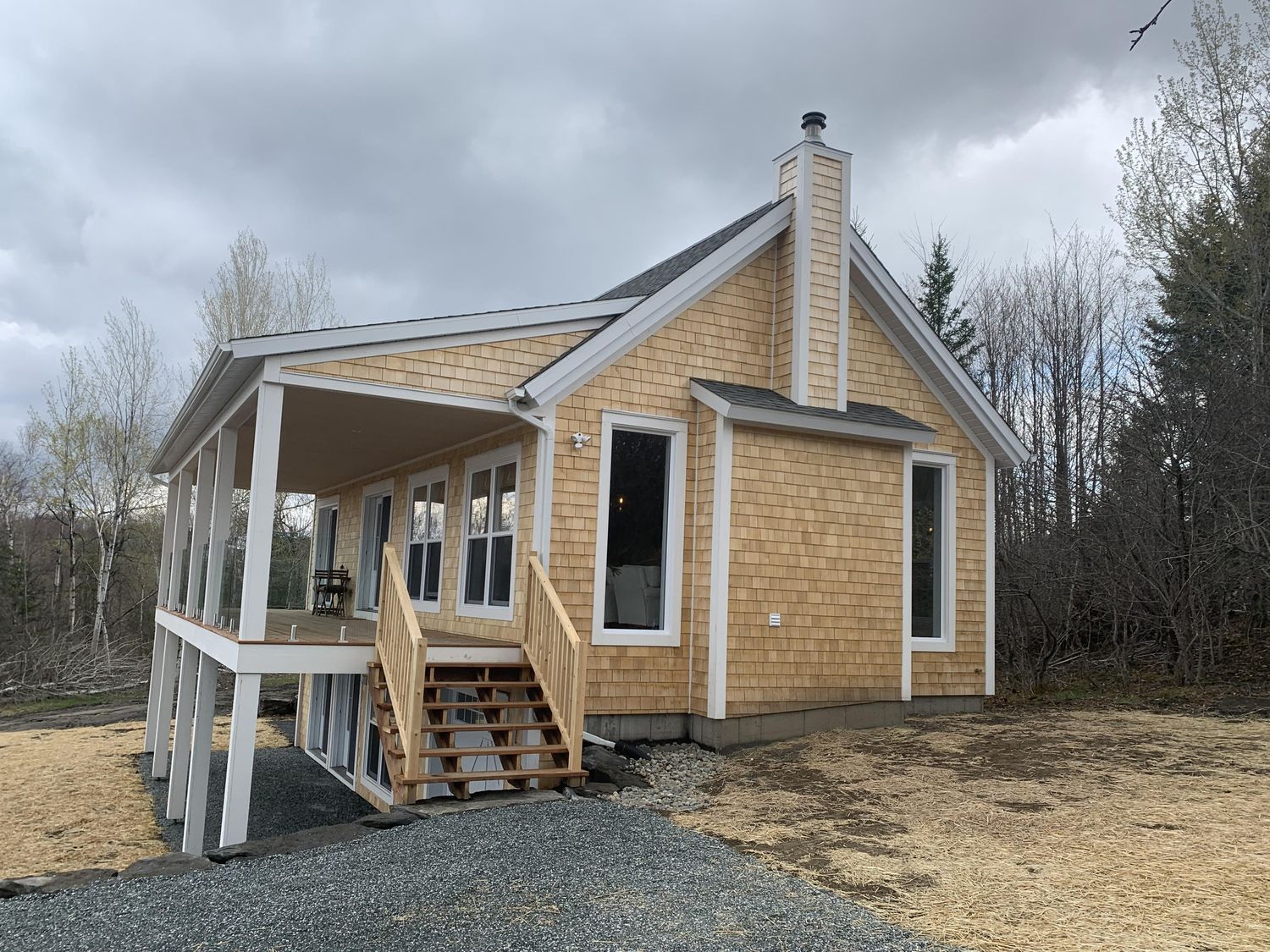 Fachada frontal de un proyecto de tipo Armazones de madera maciza cerca de Sherbrooke (Estrie) por Construction Latulippe