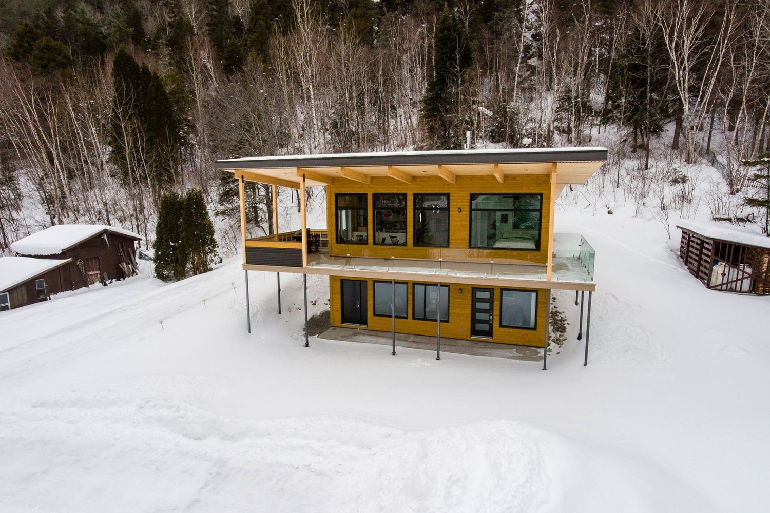 Façade avant d'un projet de Maisons unifamiliales près de Saguenay/Lac-Saint-Jean de Le Mur Porteur | Coopérative de travail