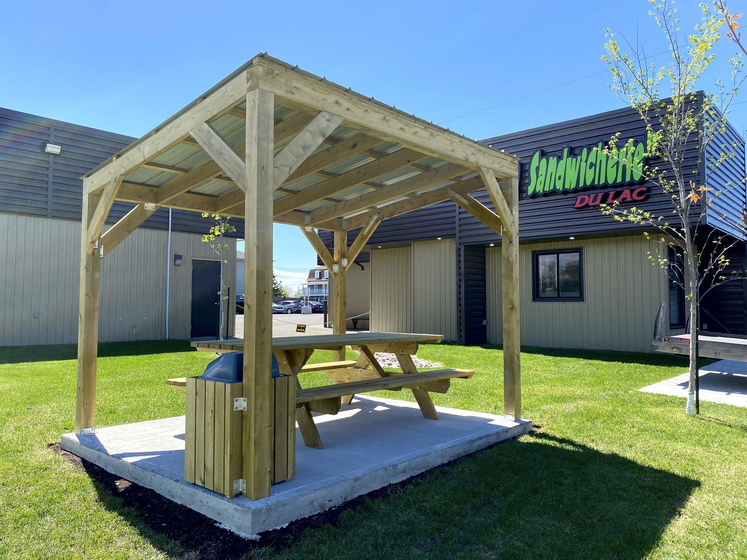 Patio & Pergola from a Patios, Pergolas & Gazebos project near Rimouski (Bas-Saint-Laurent) by CAMM Construction