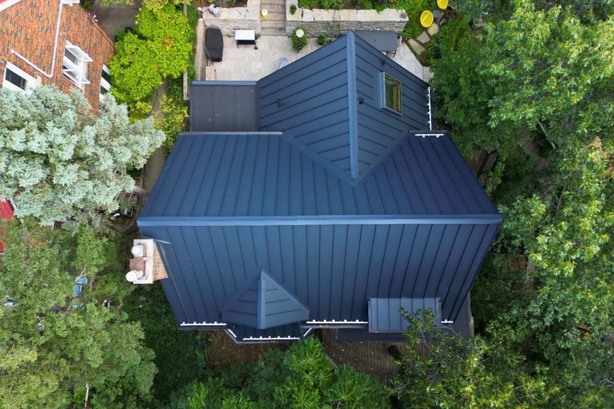  de un proyecto de tipo Techos cerca de Toronto (Área metropolitana de Toronto) por Monarchy Roofing