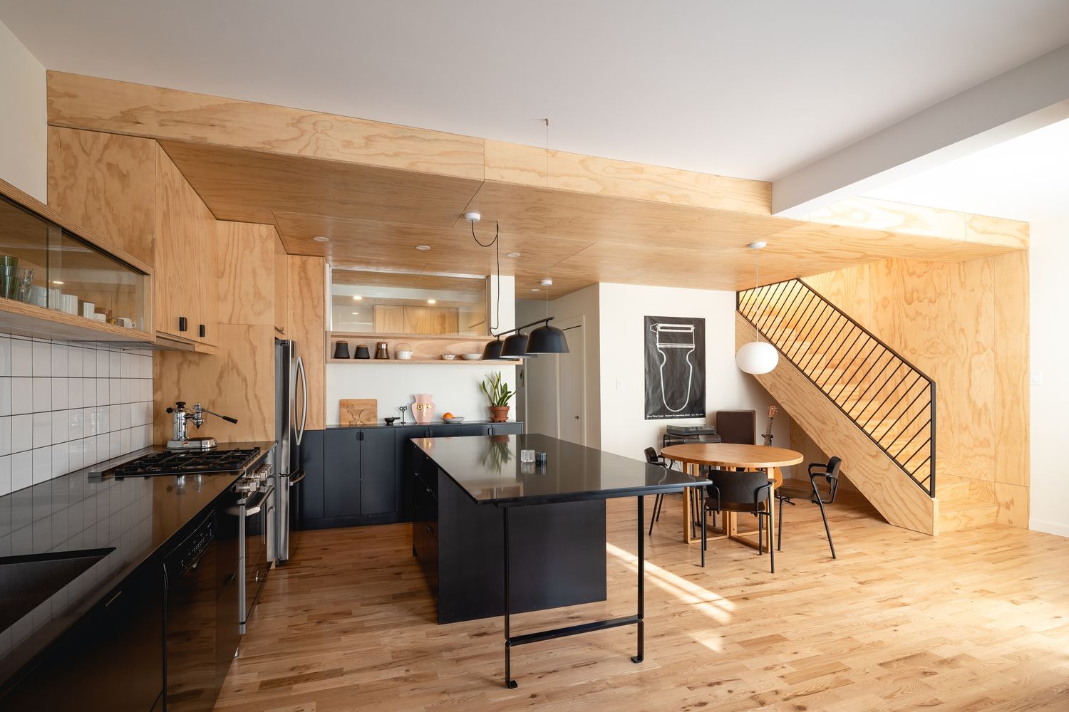 Cocina de un proyecto de tipo Adiciones del segundo piso cerca de Montreal (Gran Montreal) por MOA