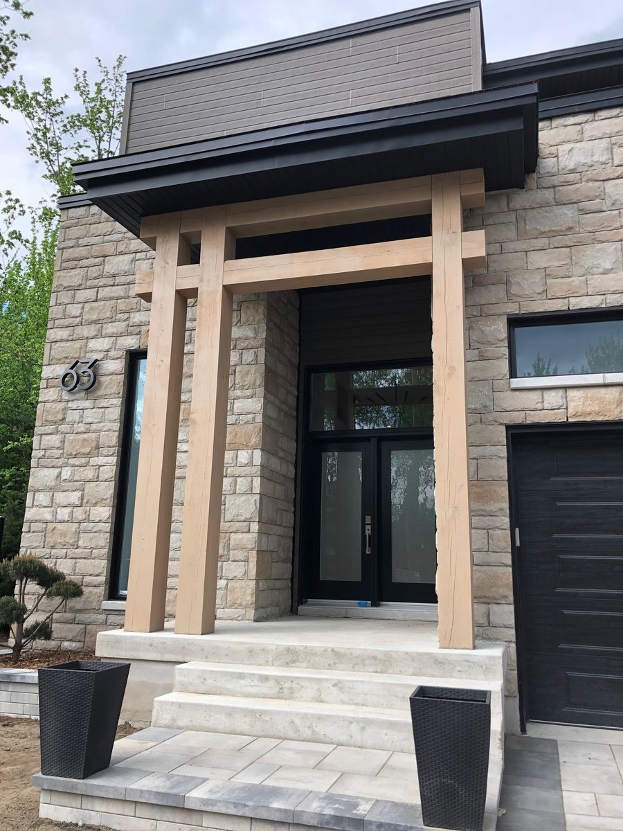 Pórtico y entrada de un proyecto de tipo Viviendas unifamiliares cerca de Saint-Jérôme (Laurentides) por cwn construction inc.