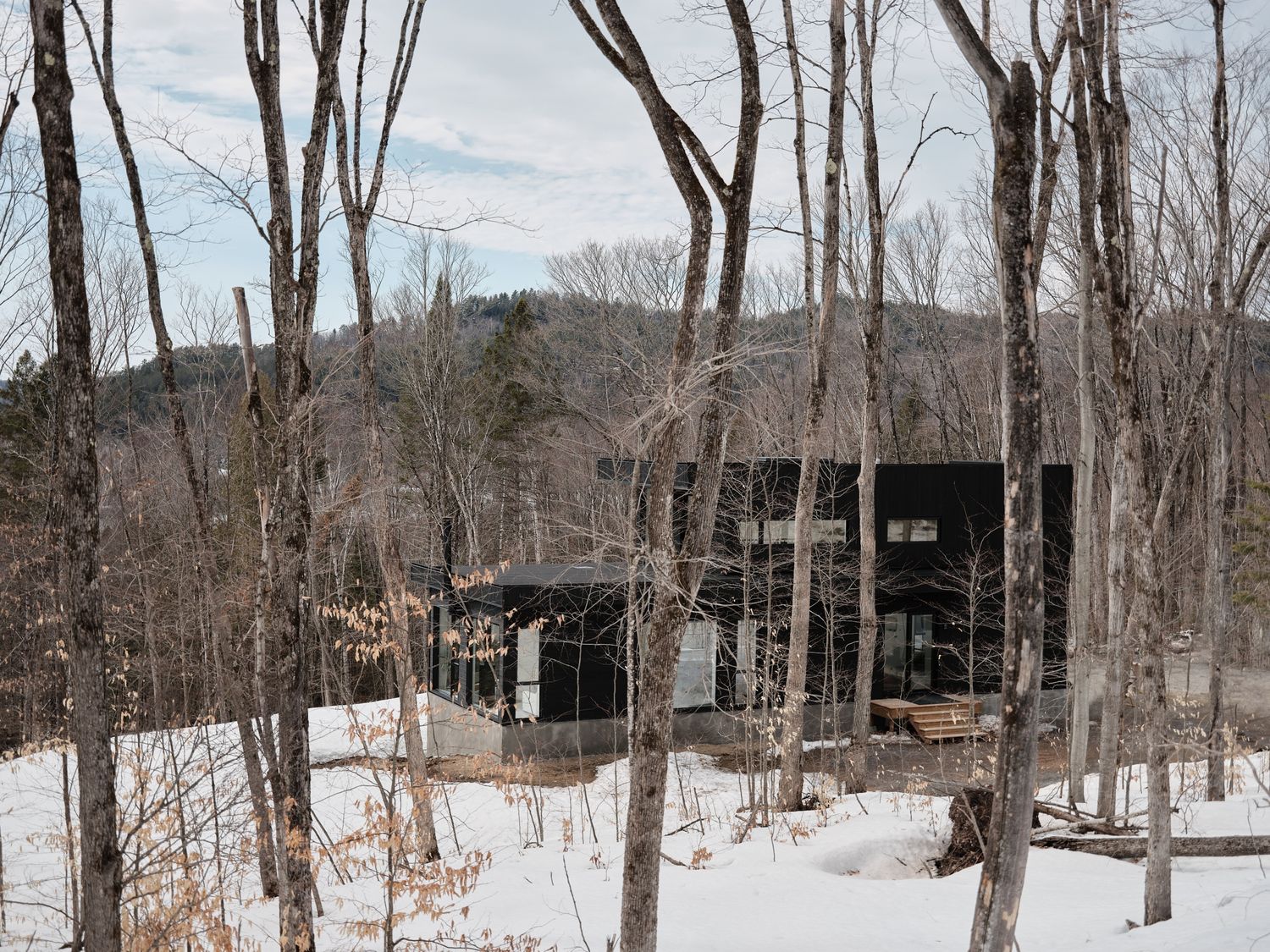 Fachada frontal de un proyecto de tipo Viviendas unifamiliares cerca de Saint-Jérôme (Laurentides) por Toka Constructions