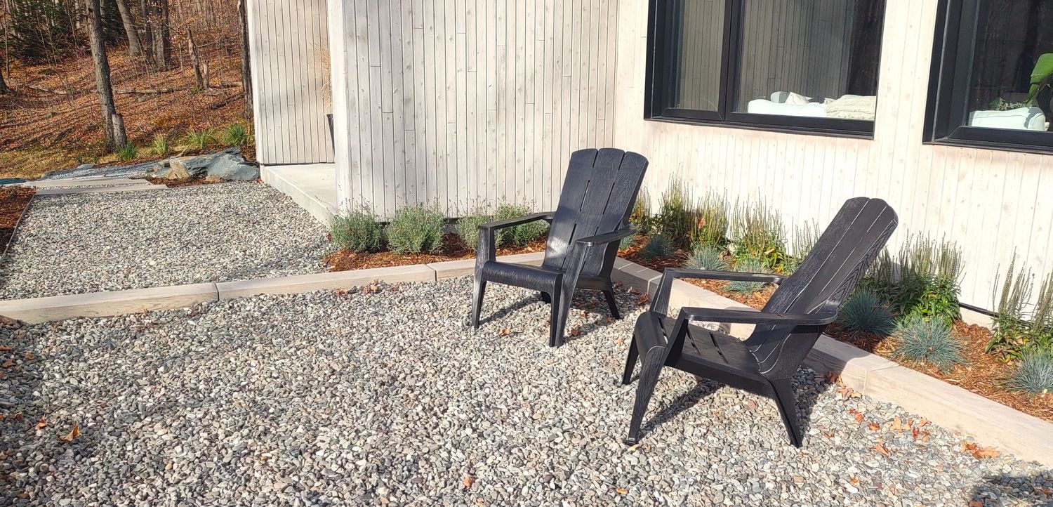 Cour avant d'un projet de Aménagement paysager près de Granby/Bromont/Cowansville (Estrie) de Melissa Langlois - Design paysager