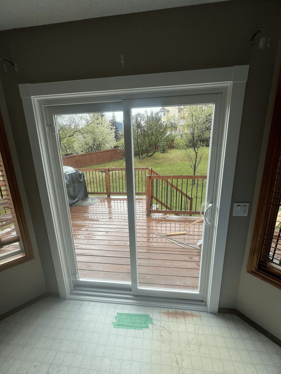  d'un projet de Portes extérieure près de Calgary de Smart Windows