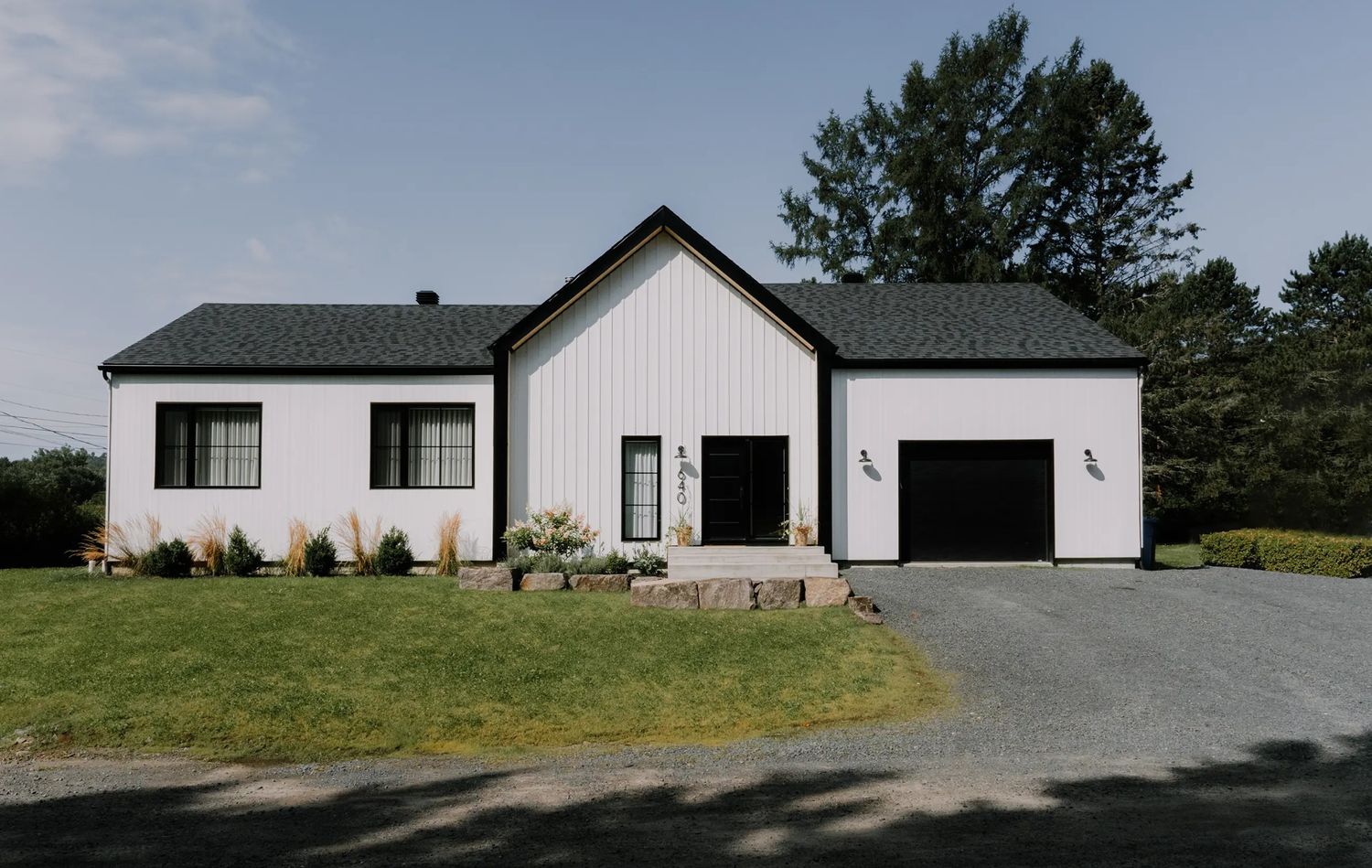 Cour avant d'un projet de Maisons unifamiliales près de Saint-Jérôme/Blainville (Laurentides) de Sarrazin Construction