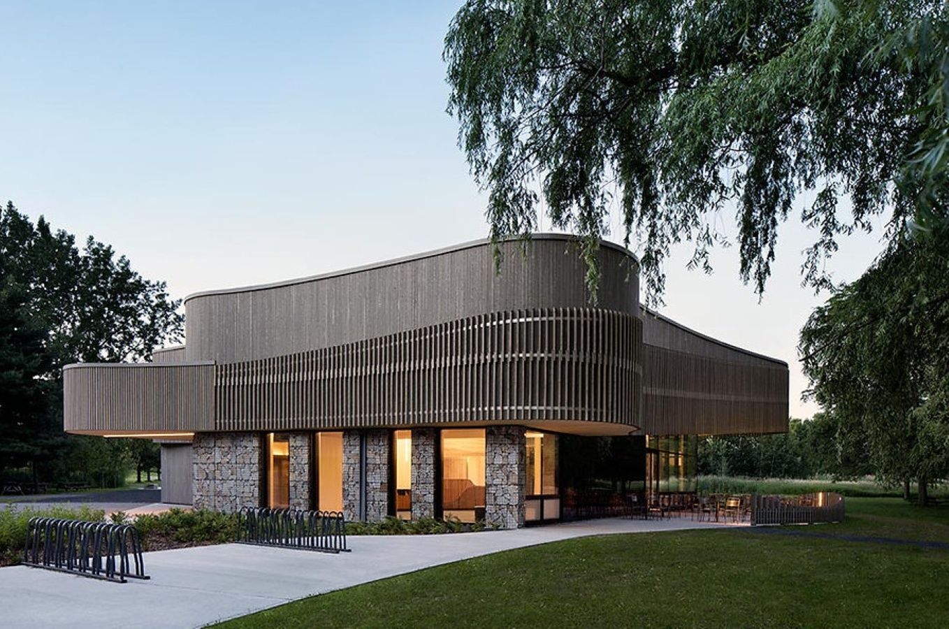Façade avant d'un projet de Aménagement du territoire rural et régional près de Montréal/Laval/Longueuil (Grand Montréal) de Smith Vigeant Architectes