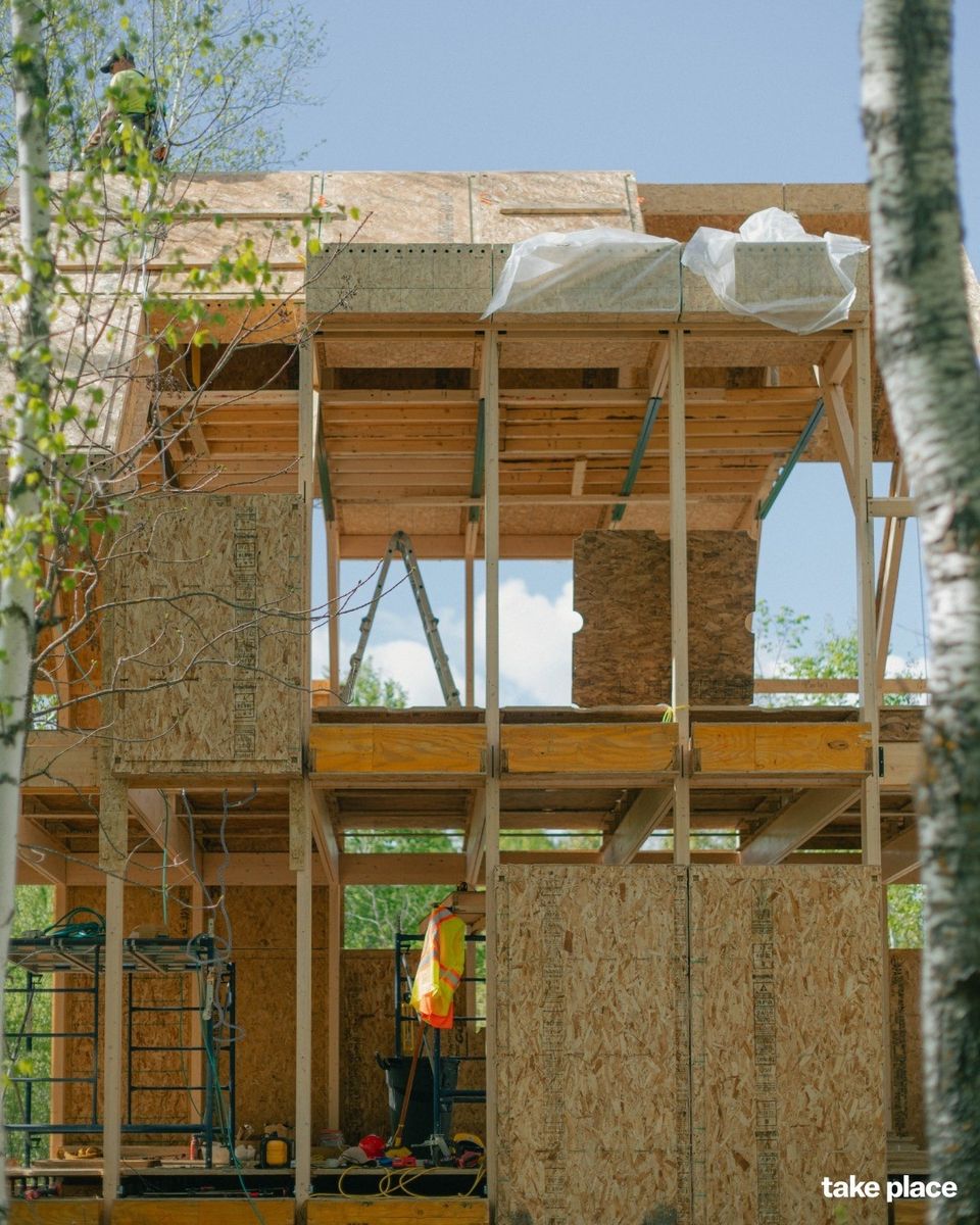 Structures et ossatures d'un projet de Maisons unifamiliales près de Winnipeg de Take Place
